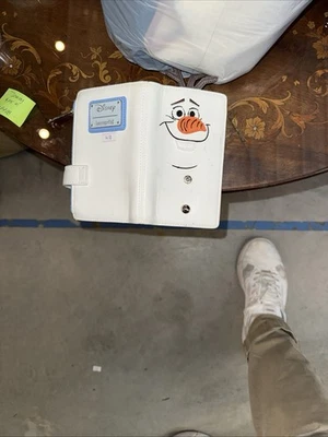 Cartera abatible Disney Loungefly Frozen II Olaf blanca nueva sin etiquetas Foto 1 de 4