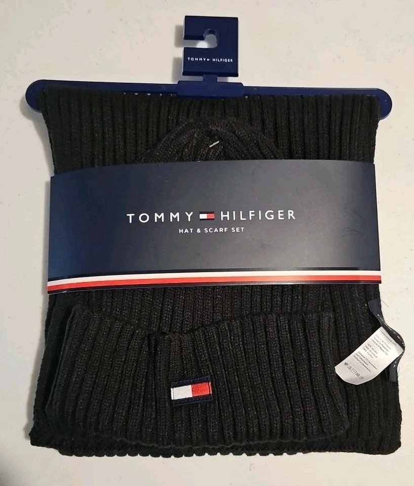 Conjunto de sombrero y bufanda Tommy Hilfiger precio de venta sugerido por el fabricante 88 USD Foto 1 de 1
