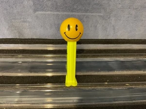 Pez Singles - Walmart Smiley en vástago amarillo neón, suelto - Imagen 1 de 3