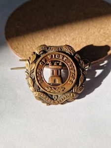 WW1 Isle of Wight Rifles Cap Badge Original 1 - Picture 1 of 2
