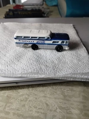 Autobús Greyhound Bachmann años 60 hecho en Hong Kong de colección faltan neumáticos traseros Foto 1 de 4