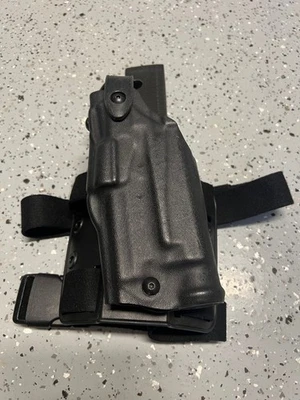 Funda Safariland 6304-7742 Lvl 3 ALS/SLS Sig P-220 / 226 Drop Leg con luz - LH Foto 1 de 4
