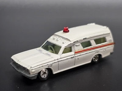 Tomica Nº Ambulancia Toyota 40 Foto 1 de 4