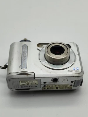 Casio QV-R41 Digitalkamera – 4 MP – 3× optischer Zoom – defekt #195 - Bild 1 von 4