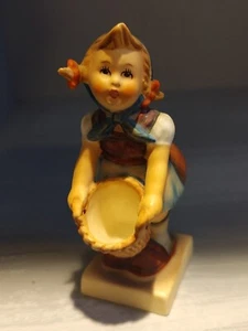Goebel Hummel Figurine Little Helper #73 TMK 3 Girl With Basket 4 Inches Tall - Picture 1 of 9
