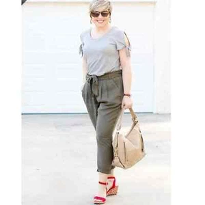 J. Graue Damenbluse Größe Medium mit ausgeschnittenen Schultern und Bindeärmeln - Bild 1 von 5