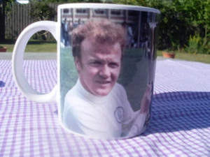 Taza tributo Billy Bremner Leeds United Cult Hero 11 oz totalmente nueva regalo de Navidad - Imagen 1 de 5