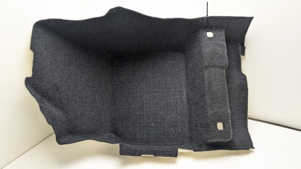 VOLVO XC40 FLOOR CARPET MAT LINER FRONT LEFT PASSENGER SIDE 32357672 2024 - Image 1 of 4