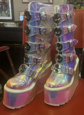 Botas de plataforma reflectantes YRU Dune Alien ligeramente usadas talla 8. Hermoso color. Foto 1 de 4