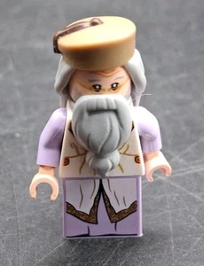 LEGO 75948 Harry Potter Hogwarts™ Clock  Tower Albus Dumbledore Minifigure - Picture 1 of 3