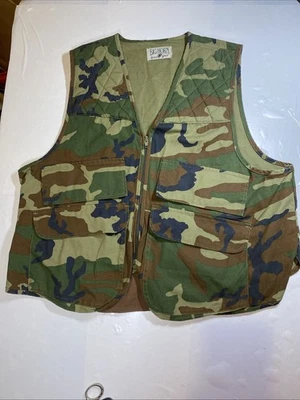 Men's Black Sheep Camouflage Hunting Vest Size XL Chest 50" With Game Bag - Image 1 of 4