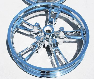 Harley Street Glide, Special/Road Glide 2014-2019 llanta delantera cromada absoluta Foto 1 de 4