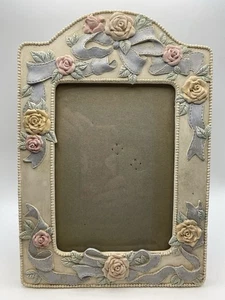 Marco de fotos de mesa de resina rosas y cintas pastel victorianas de colección, parte posterior de terciopelo - Imagen 1 de 6