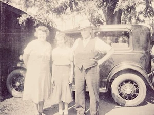 Vintage Photo Film Negative Old Car Ford Woman Young GIrl Old Man Family 1910s - Picture 1 of 3