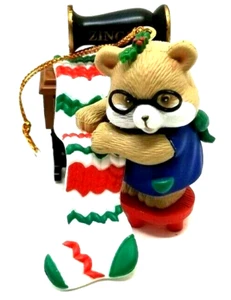 1996 Traditions Christmas Tree Ornament - Cadeau Racoon Making Stocking (G23) - Picture 1 of 3