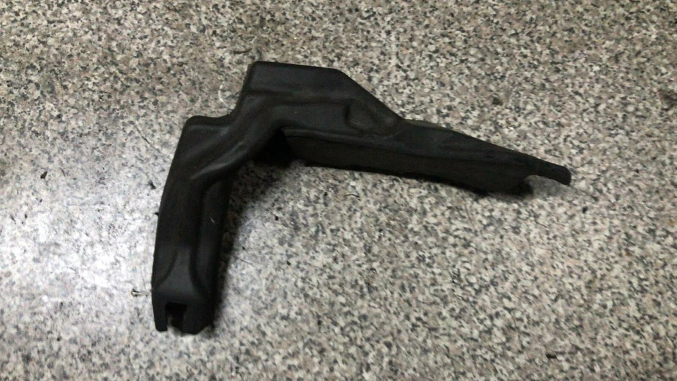 Cubierta esquinera espuma ala conductor peugeot 3008 2010 a 2015 Foto 1 de 1