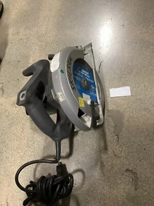 Skilsaw Model 5550 7-1/4" Wood Cutting Circular Saw Corded Electric 5500 RPM - Picture 1 of 4