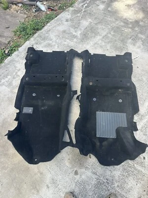 Ram Promaster City 2016-2022 forro de alfombra interior delantera Foto 1 de 4