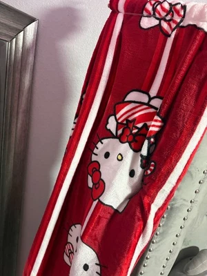 NUEVA manta de Navidad con bastón de caramelo rojo Hello Kitty 50”x70” Foto 1 de 2