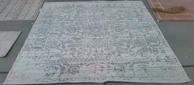 Alfombra PLATA/MARFIL 8'-0" x 8'-0" defecto, precio reducido 1172784935 MAD603G-8SQ Foto 1 de 4