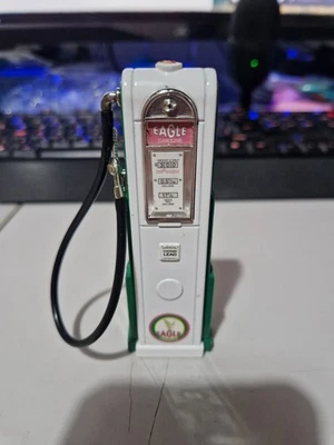 ROAD SIGNATURE YATMING 1/18 GAS PUMP DIECAST SCALE MODEL - Image 1 of 4