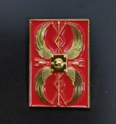 Roman Infantry Shield Enamelled Pin Badge - Image 1 of 3