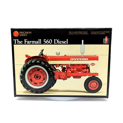 1/16 International Harvester Farmall 560 Diesel Tractor With Narrow Front - Image 1 of 4