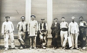 Carte photo Ouvriers Ardoisiers ? Couvreurs ? Saint-Angel Corrèze 19 Ardoise. - Foto 1 di 5