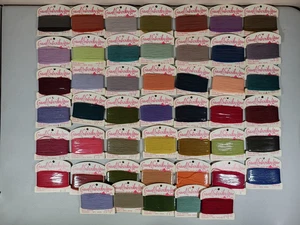 Lote Mixto de 47 Hilos Bordados Crewel 100% Lana 30 Yardas Varios Colores - Imagen 1 de 8