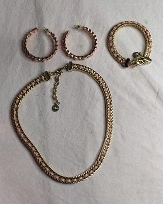 RJ Graziano Rosa Gamuza Cuero Tejido Oro Collar Aro Pendientes Conjunto Pulsera Foto 1 de 4