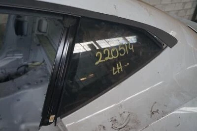 Cuarto de panel trasero izquierdo del lado del conductor ventana vidrio OEM Aston Martin Vantage 2019 Foto 1 de 2
