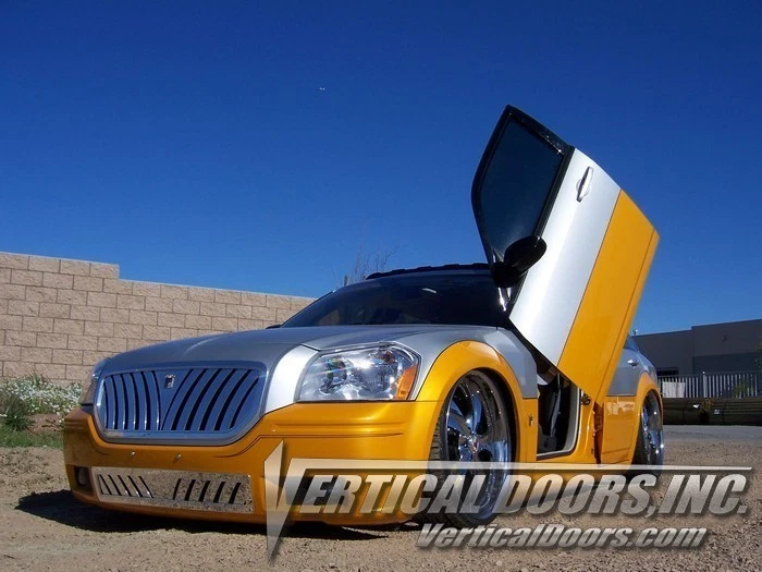 Dodge Magnum 2004-2008 Kit de puerta vertical con pernos Lambo por puertas verticales INC  Foto 1 de 4