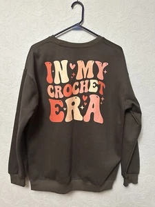 In My Crochet Era Sweatshirt Fits Like XL Crochet Lover Crewneck Dark Grey M16 - Bild 1 von 5