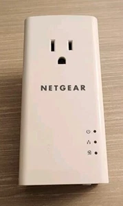 NETGEAR Powerline 1200 Extender and Extra Outlet (PLP1200S) - Picture 1 of 3