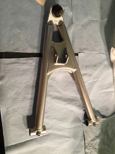 FABRICANTE DE EQUIPOS ORIGINALES Yamaha Raptor 660 brazo A inferior derecho 5LP-23580-30-00 - Imagen 1 de 4