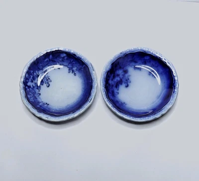 ANTIGUO 2 PLATOS AZULES FLUJO "Clayton" Patrón Johnson Brothers PAR DE PALMADITAS DE MANTEQUILLA Foto 1 de 2