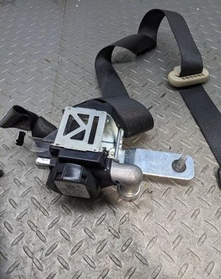 Ford Taurus 2013-2019 sedán retractor de cinturón de seguridad delantero izquierdo del lado del conductor | negro Foto 1 de 4