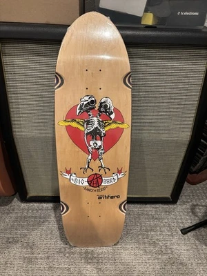 Monopatín tributo Raney Beres Anti Hero Big Boys “Big Board” Foto 1 de 4