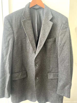 Blazer Jos A Bank Para Hombre 100% Cachemira Gris Carbón 2 Botones Talla 42L ¡Suave!! Foto 1 de 4