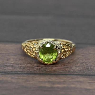 Anillo solitario de oro de 14k filigrana ovalada de peridoto Foto 1 de 4