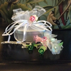 Herzförmige 20 ml Geschenkdosen Stck.24 - mit Bomboniere Geschenktüten - Bild 1 von 10