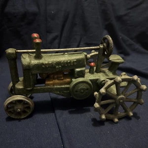Vintage John Deere 02 Cast Iron Tractor OP - Picture 1 of 9