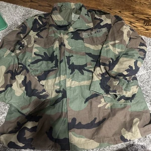 Chaqueta de campo grande vintage 1983 militar estadounidense M-65 Woodland camuflada clima frío - Imagen 1 de 6