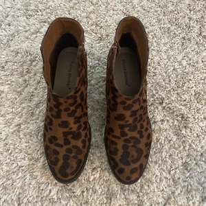 Pierre Dumas Womens Slip On Leopard Faux Suede Ankle Shoe Boots Size 8 - Picture 1 of 3