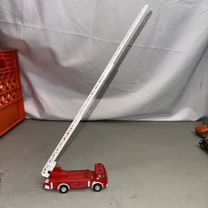 Welly Mercedes-Benz 1422 Rotary Ladder Fire Truck HO or O Gauge Scale  7" Red - Picture 1 of 17