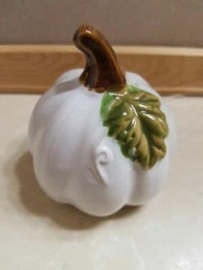 Glazed Ceramic White Pumpkin Squash Gourd Decor Autumn Fall Harvest 4" - Picture 1 of 5