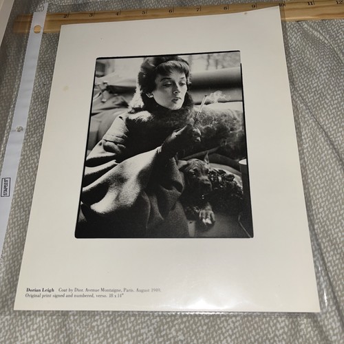 Cappotto pubblicitario stampa foto moda di Dior: Dorian Leigh Montaigne Ave Paris