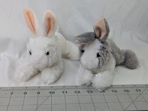 Lote de juguetes de peluche Aurora Bunny Rabbit blanco gris - Imagen 1 de 10