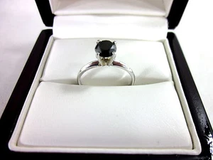 ANILLO SOLITARIO VOGATI 3/4 (.71-.80) CTS AA DIAMANTE NEGRO EN ORO FINO BLANCO 14K - Imagen 1 de 5