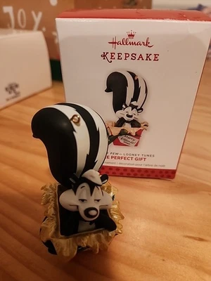 HALLMARK  LOONEY TUNES ZEE PERFECT GIFT PEPE LE PEW Ornament  - Image 1 of 2